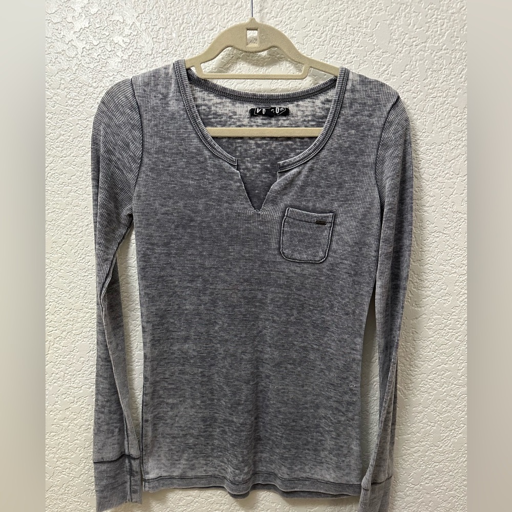 Women’s vcom top size M